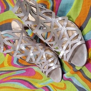 Vince Camuto Silver Heels SZ 8.5